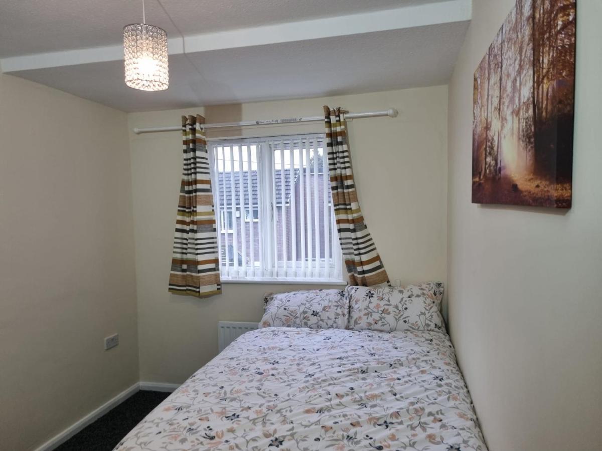 Nice Residential Within Easy Reach Of Town Manchester Extérieur photo