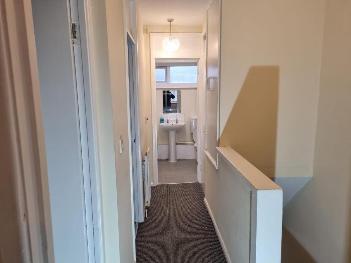 Nice Residential Within Easy Reach Of Town Manchester Extérieur photo
