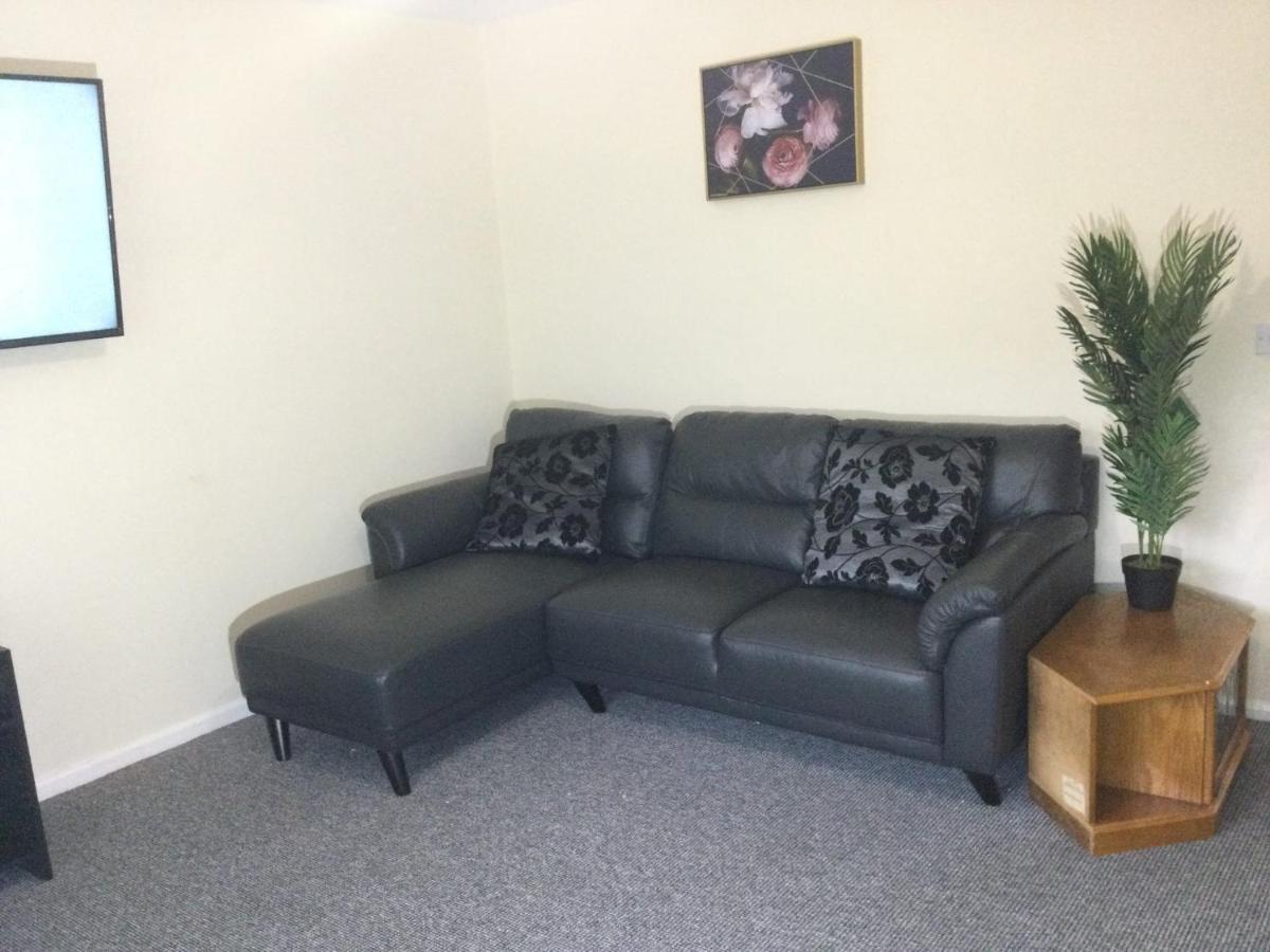 Nice Residential Within Easy Reach Of Town Manchester Extérieur photo