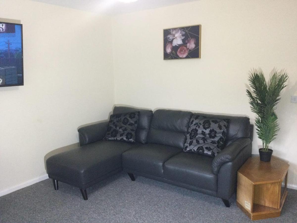 Nice Residential Within Easy Reach Of Town Manchester Extérieur photo